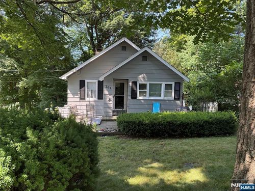 209 Wawayanda Rd, HIGHLAND LAKES, NJ, 07422-1711 | Card Image