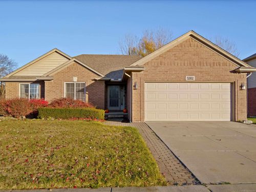 52802 Delena Dr, Macomb, MI, 48042-3824 | Card Image