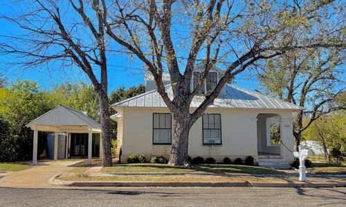 801 Hickory St, Llano, TX, 78643-2009 | Card Image