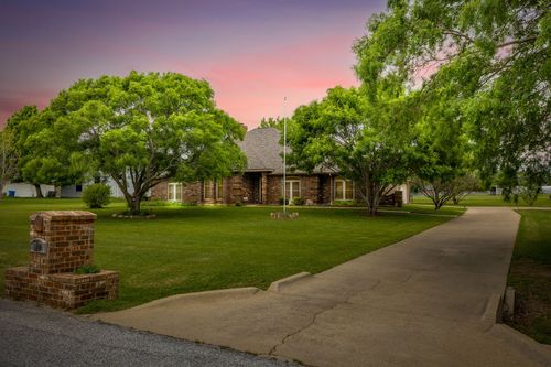 6100 Autumn Breeze Cir, Fort Worth, TX, 76140-9570 | Card Image