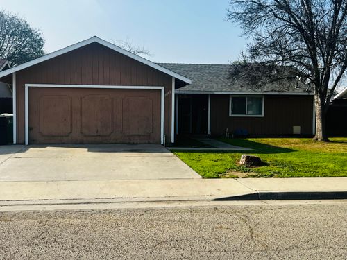 1061 Greenfield Drive, Porterville, CA, 93257 | Card Image