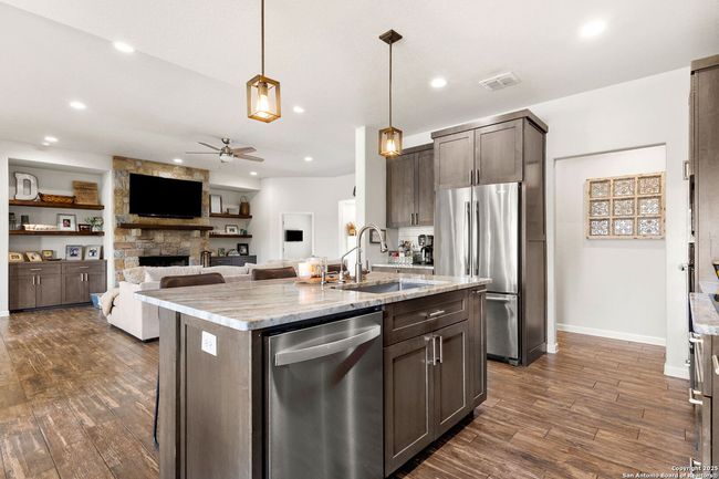 494 Flash Cir, Home with 4 bedrooms, 4 bathrooms and null parking in Luling TX | Image 8