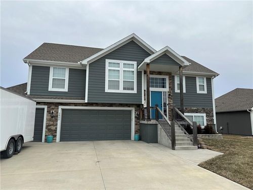 2805 W Cedar St, Tonganoxie, KS, 66086 | Card Image