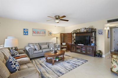 815 Flanders Q, Condo with 2 bedrooms, 2 bathrooms and null parking in Delray Beach FL | Image 3