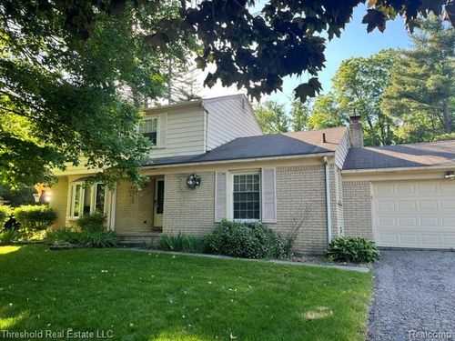 29095 Oak Point Dr, Farmington Hills, MI, 48331-2715 | Card Image
