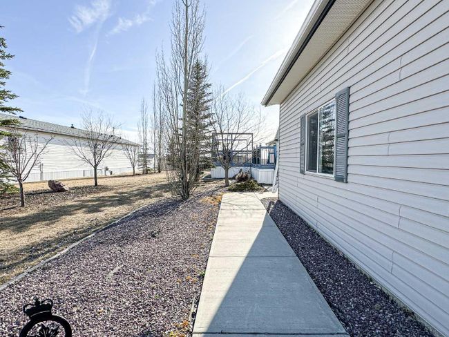 29 - 5210 65 Avenue, Home with 3 bedrooms, 2 bathrooms and 4 parking in Olds AB | Image 3