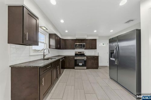 11 Sibel Ct, Woodland Park, NJ, 07424-2606 | Card Image