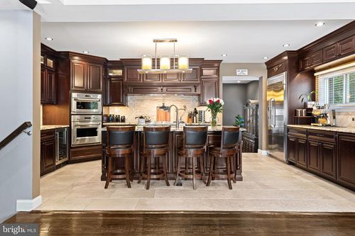 165 Valley Dr, Southampton, PA, 18966-1348 | Card Image