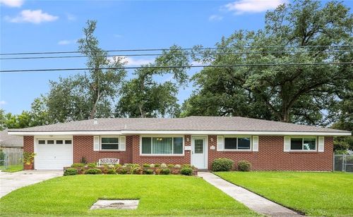 813 Clayton Dr, Norco, LA, 70079-2429 | Card Image