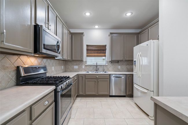 Kitchen features Stainless Appliances | Image 9