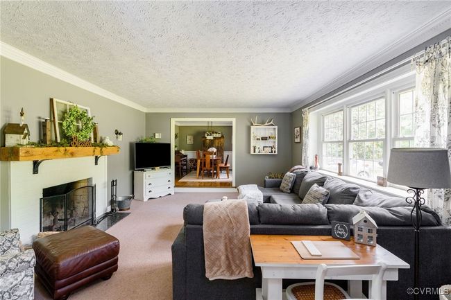 Enjoy entertaining in your sunlit family room | Image 4
