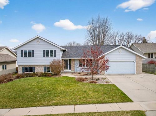 1010 Ganser Dr, WAUNAKEE, WI, 53597-1934 | Card Image