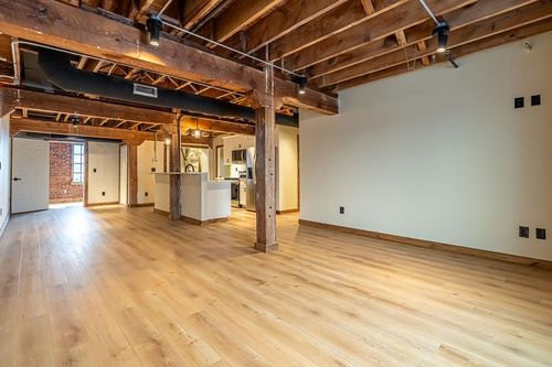 453-200 E Main, Kingsport, TN, 37660 | Card Image