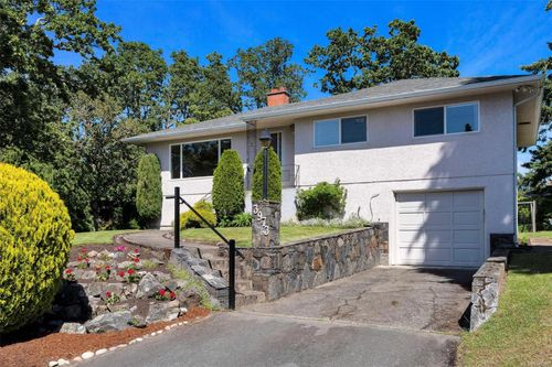 3973 Livingstone Ave S, Victoria, BC, V8N3A5 | Card Image