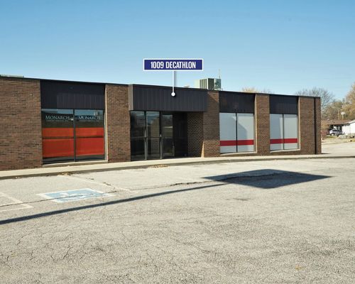 b-1009 Decathlon Dr, Waterloo, IA, 50701-3461 | Card Image