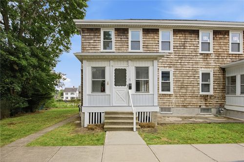 21 Princeton St, Newport, RI, 02840-1805 | Card Image