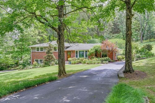 682 Shawnee Dr, Nashville, TN, 37205-1020 | Card Image