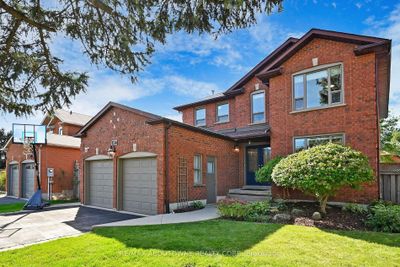 1534 Heritage Way, House other with 4 bedrooms, 3 bathrooms and 4 parking in Oakville ON | Image 1