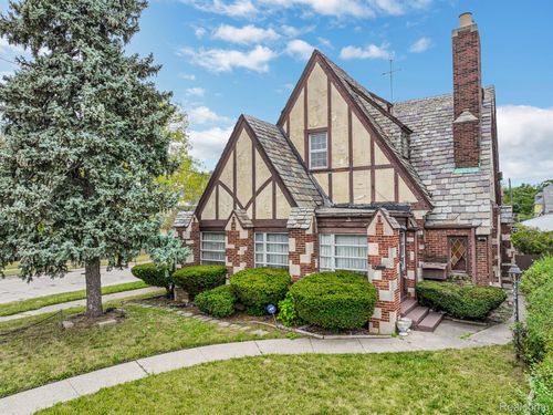 8691 E Outer Dr, Detroit, MI, 48213-4028 | Card Image