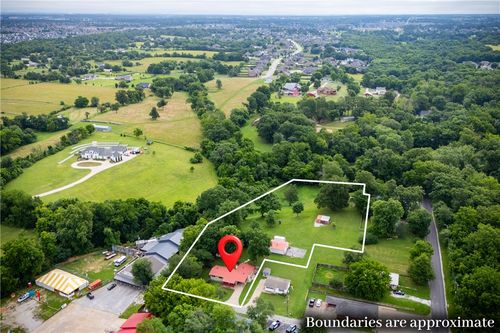 156 N Maple, Cave Springs, AR, 72718-9434 | Card Image