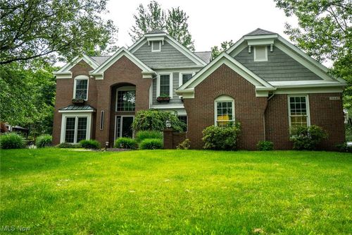 18447 Whitemarsh Ln, Strongsville, OH, 44149-6881 | Card Image