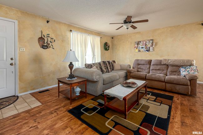 1202 S Hadfield St, House other with 3 bedrooms, 2 bathrooms and null parking in Marion IL | Image 4