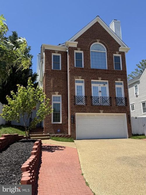 1628 Great Falls St, MCLEAN, VA, 22101-5079 | Card Image