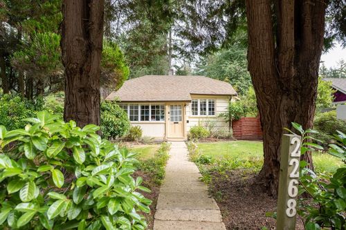 2268 Edgemont Blvd, North Vancouver, BC, V7P2K9 | Card Image