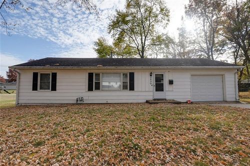 2530 Queen Ridge Dr, Independence, MO, 64055-2031 | Card Image