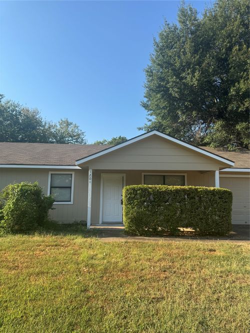 1201 Division Street, Greenville, TX, 75401 | Card Image