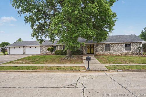 2003 N Main St, Owasso, OK, 74055-4460 | Card Image
