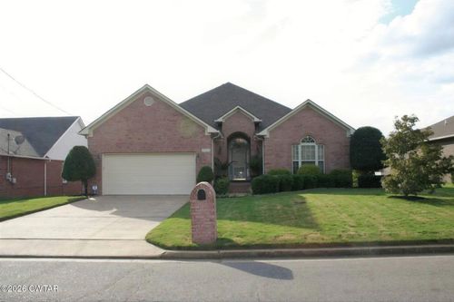 2163 Oakview Ave, Dyersburg, TN, 38024-1617 | Card Image