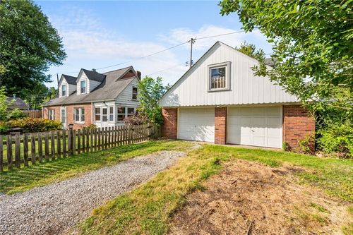 650 Mannering Rd, Eastlake, OH, 44095-2556 | Card Image