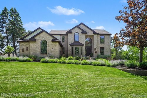 54853 Walnut Dr, New Hudson, MI, 48165-9500 | Card Image