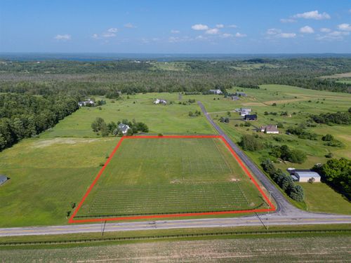 7027 Tobeco Creek Dr, Williamsburg, MI, 49690-8551 | Card Image