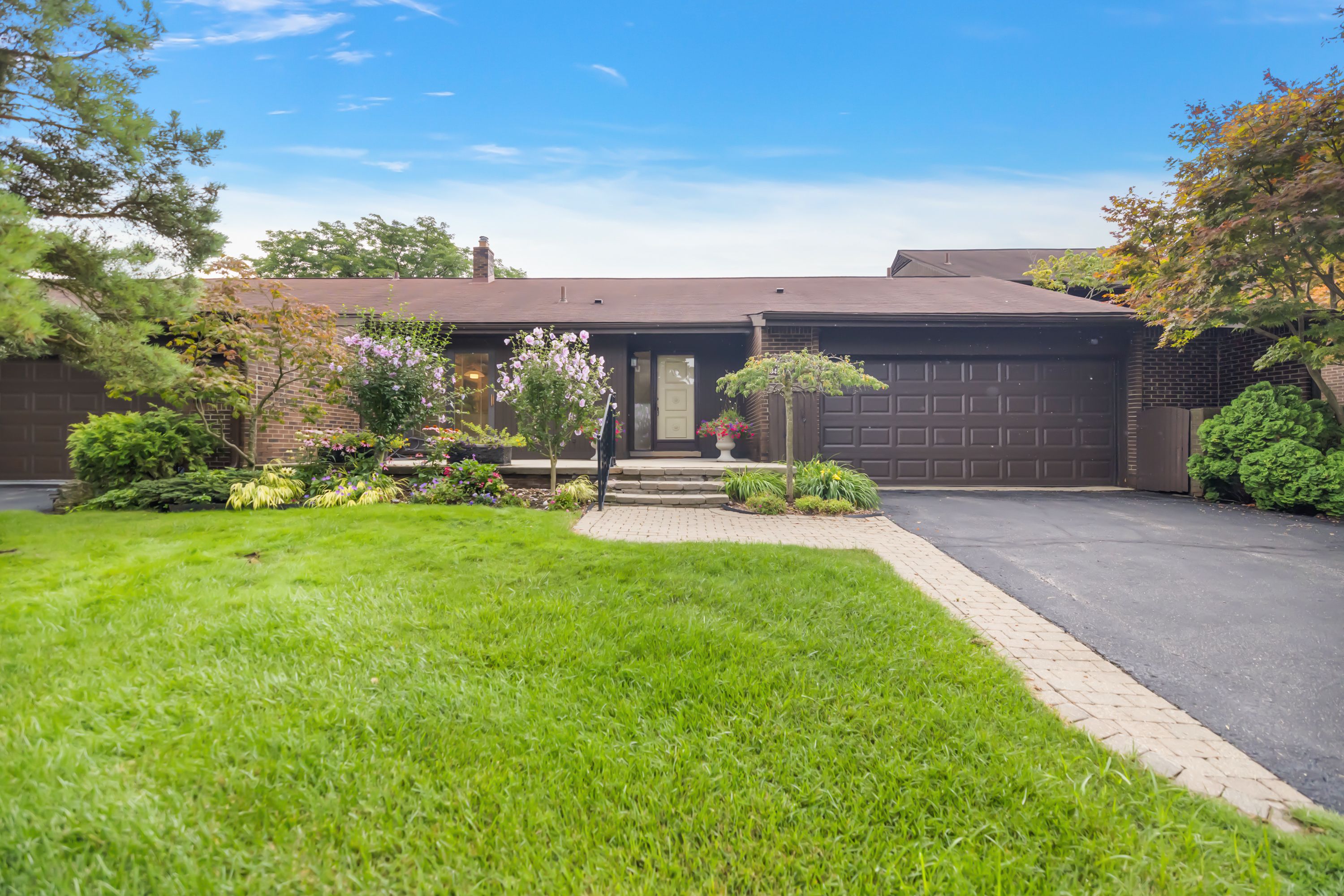 Bordeaux St, West Bloomfield, MI 48323