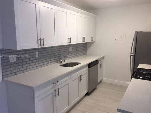 l-24-10740 N Kendall Dr, Miami, FL, 33176-1470 | Card Image