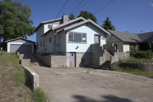 1981 Harriman Ave, Klamath Falls, OR, 97601-2191 | Card Image