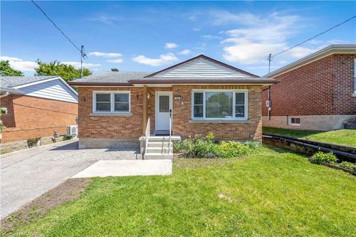 450 Highland Rd E, Kitchener, ON, N2M3W7 | Card Image