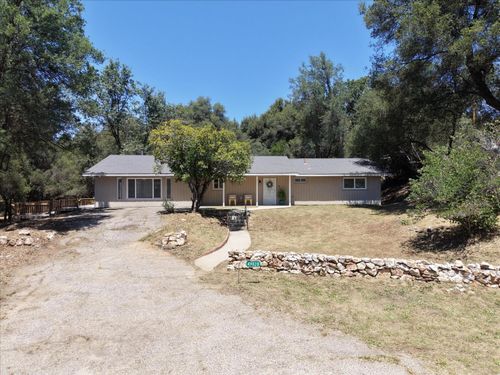 49020 Manzanita Rd, Oakhurst, CA, 93644-9597 | Card Image