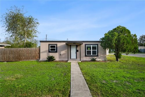 3826 Willow St, Corpus Christi, TX, 78411-3211 | Card Image
