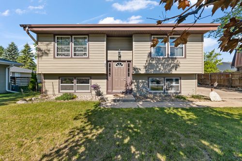 855 Lois Ct, Hartford, WI, 53027-2506 | Card Image