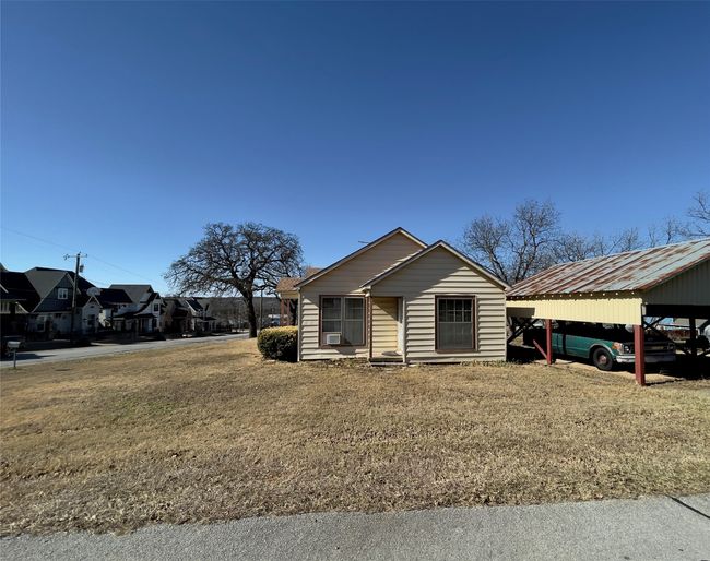 211 Denton St E, House other with 2 bedrooms, 1 bathrooms and null parking in Argyle TX | Image 11