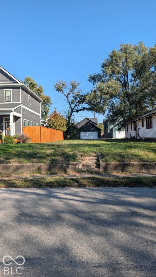 1715 Montcalm St, Indianapolis, IN, 46202-2136 | Card Image