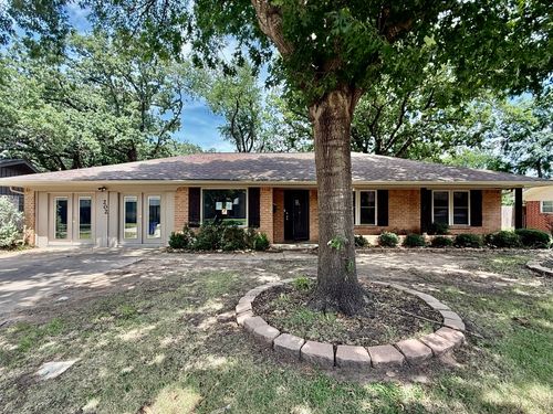 202 Juniper St, Mansfield, TX, 76063-1815 | Card Image