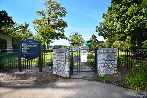 3800 Lakeview Blvd, Orchard Lake, MI, 48324-3037 | Card Image