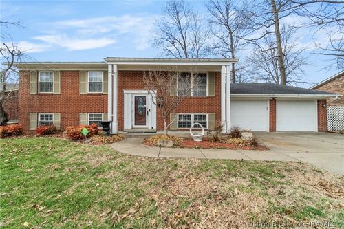 925 Redwood Dr, Clarksville, IN, 47129-1109 | Card Image