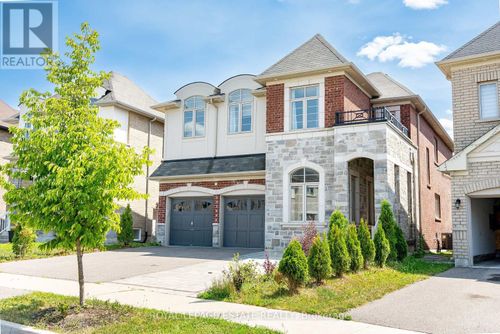 33 Kavanagh Avenue, East Gwillimbury (Sharon), ON, L0G1V0 | Card Image
