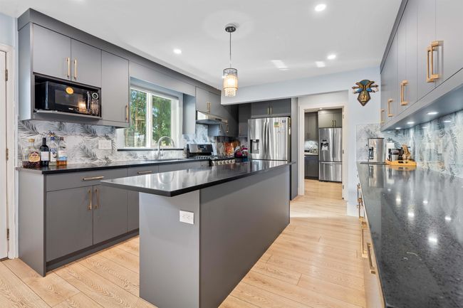 22178 124 Ave, House other with 8 bedrooms, 5 bathrooms and 10 parking in Maple Ridge BC | Image 8