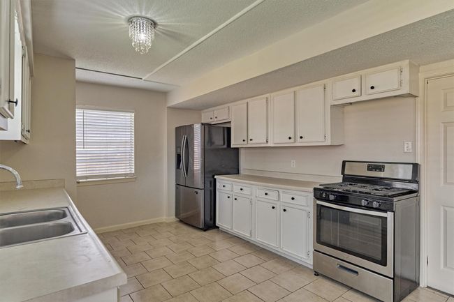29318 Waltham St, House other with 3 bedrooms, 2 bathrooms and 2 parking in Spring TX | Image 15